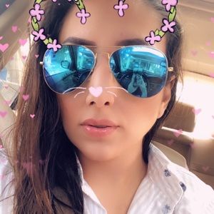 Meet your Posher, Lucy